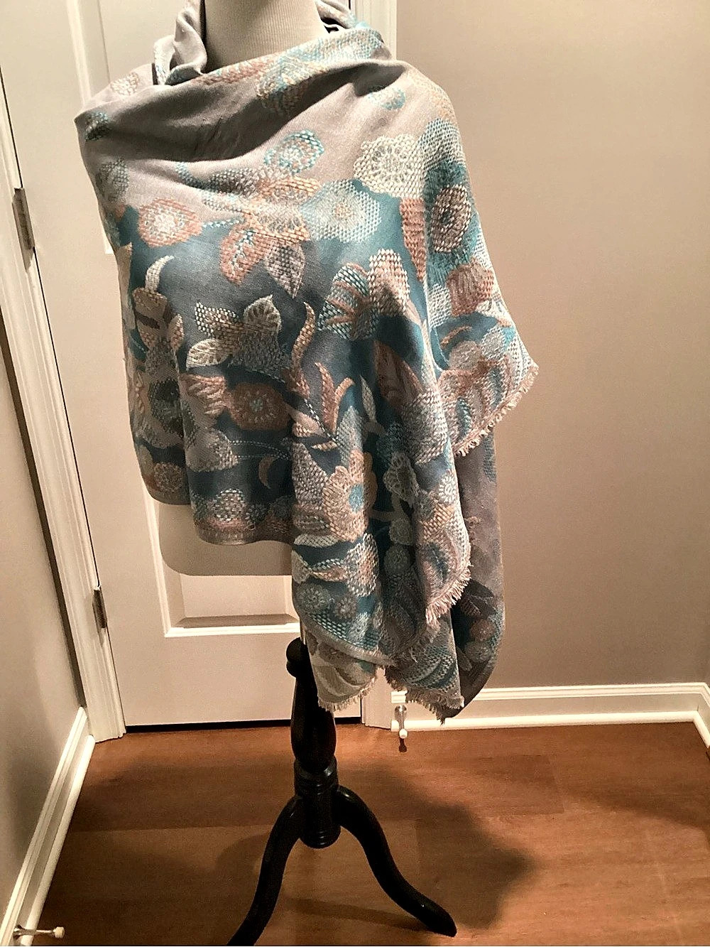 Chico’s Floral Scarf in Blue & Gray Like New